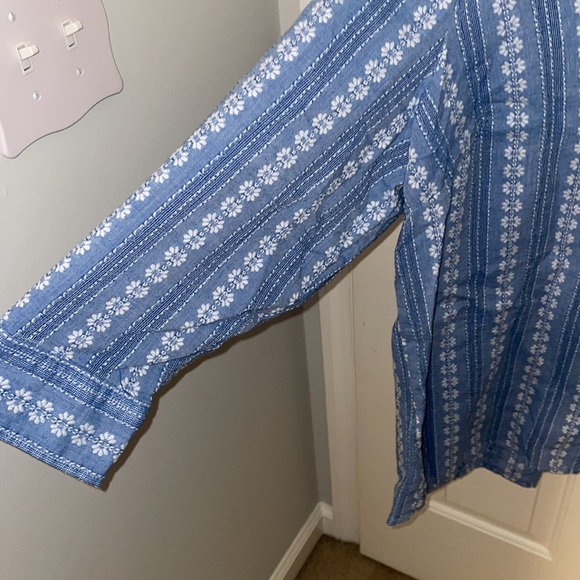 Patterned Blue/White Button Up - Picture 3 of 4